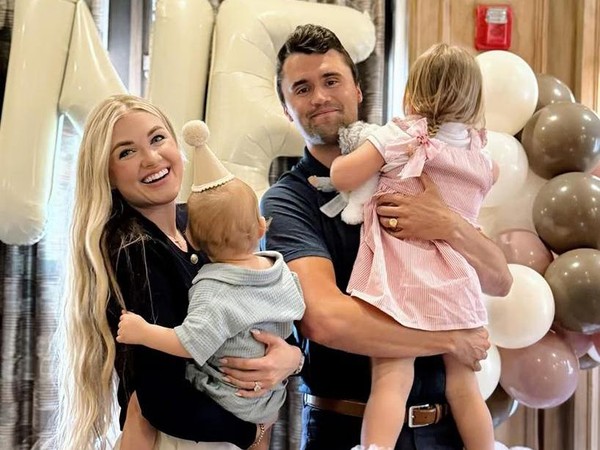 Charlie Kirk: protestante, mas ia à missa com os filhos